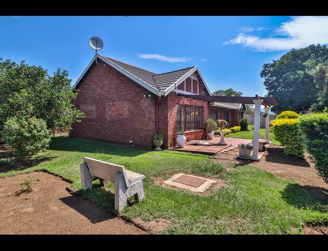 3 BEDROOM SIMPLEX TO LET IN SCOTTSVILLE